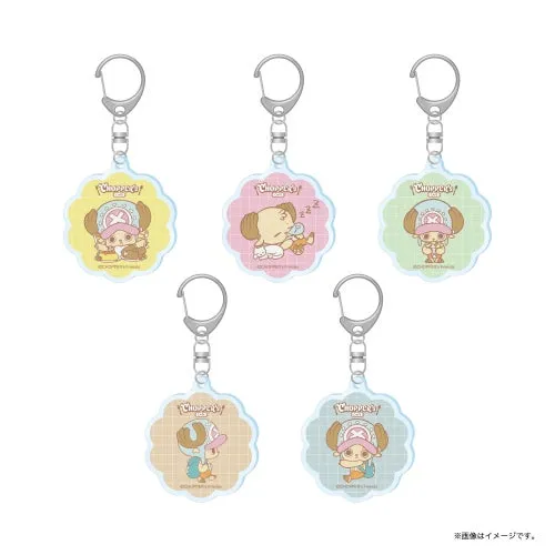 ワンピースのチョッパーのキーホルダーの画像です。様々なポーズをとったチョッパーが描かれています。