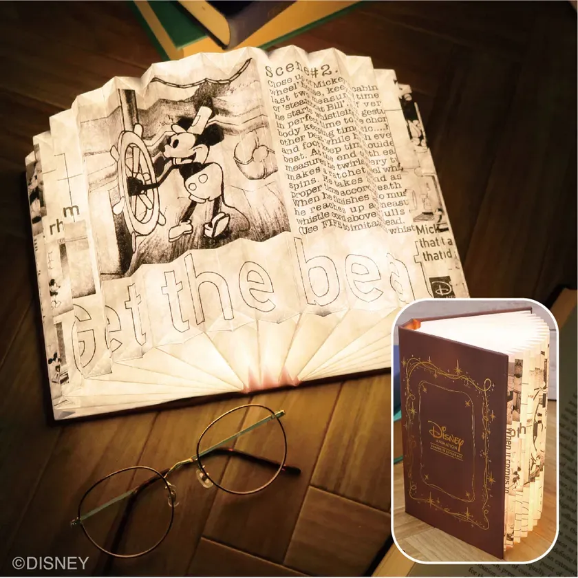 ミッキーマウスのイラストが描かれた本を模した照明器具