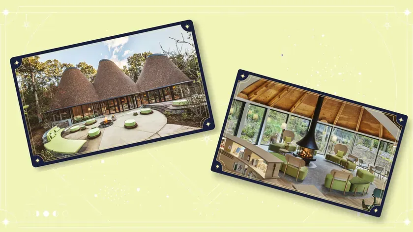 2枚の画像が重ねて配置された画像です。左側は、茶色の屋根が特徴的な建物の外観写真です。建物の周りには、緑色のソファや丸いクッションが配置され、中央には焚き火が見えます。右側は、建物の内観写真です。大きな窓から自然光が差し込み、緑色のソファや暖炉が配置されています。